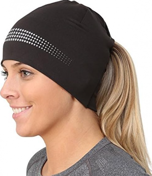 Topi beanie dengan aksen jaring-jaring